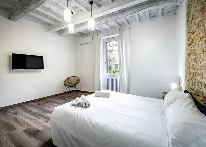 Yd Quiet 2br With Private Garden Apartman *