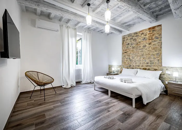 Yd Quiet 2br With Private Garden Apartman