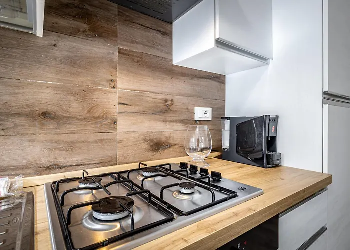 Yd Quiet 2br With Private Garden Apartman *
